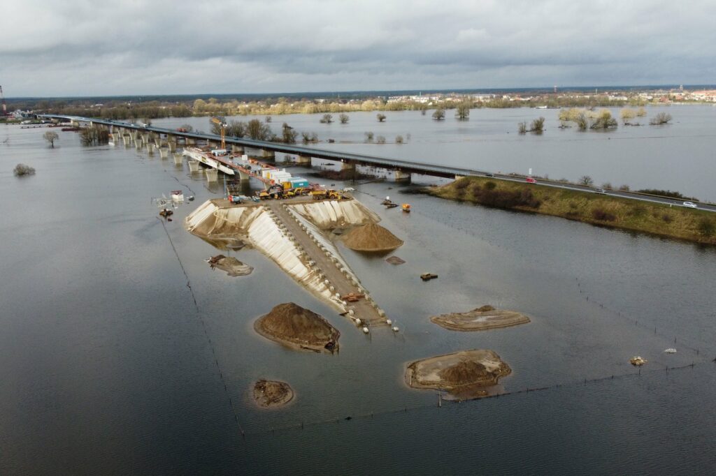 Elbebrücke bridge construction using Underslung MSS
